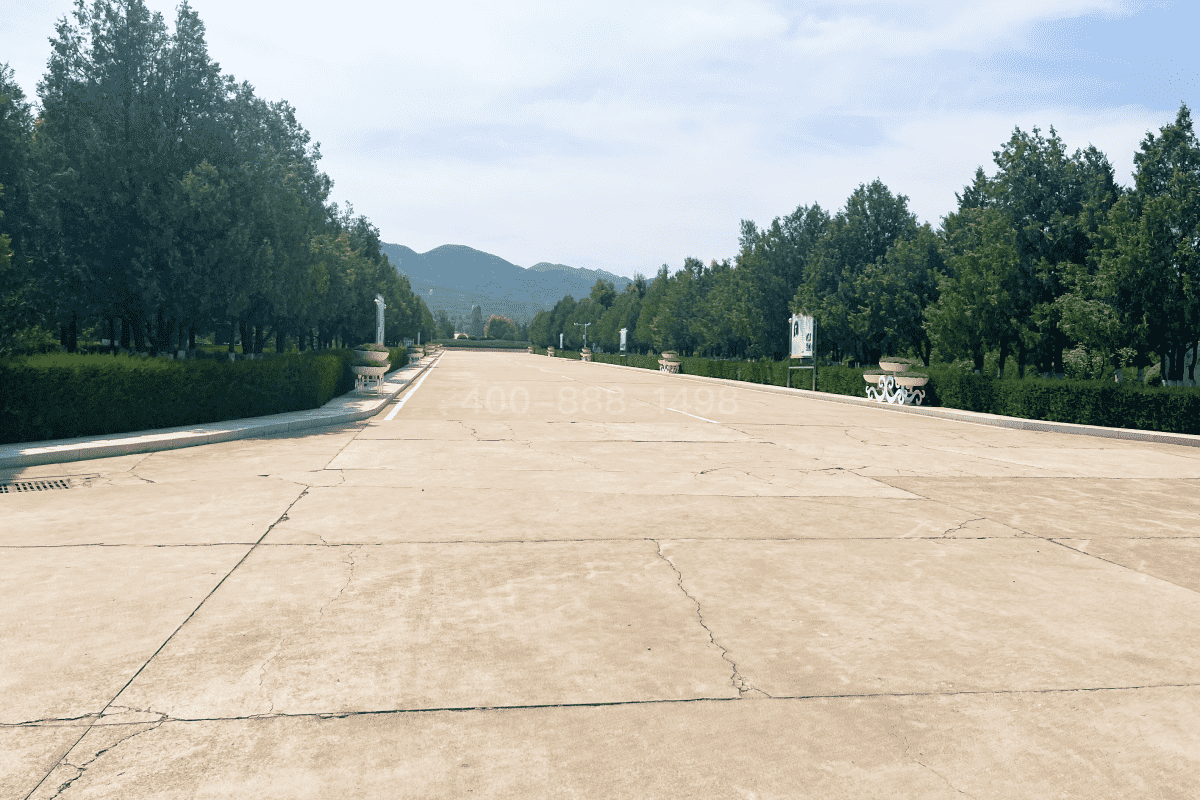 中华永久陵园环境图