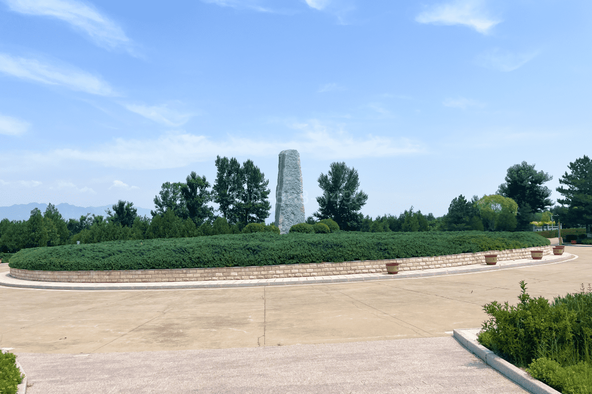 中华永久陵园环境图